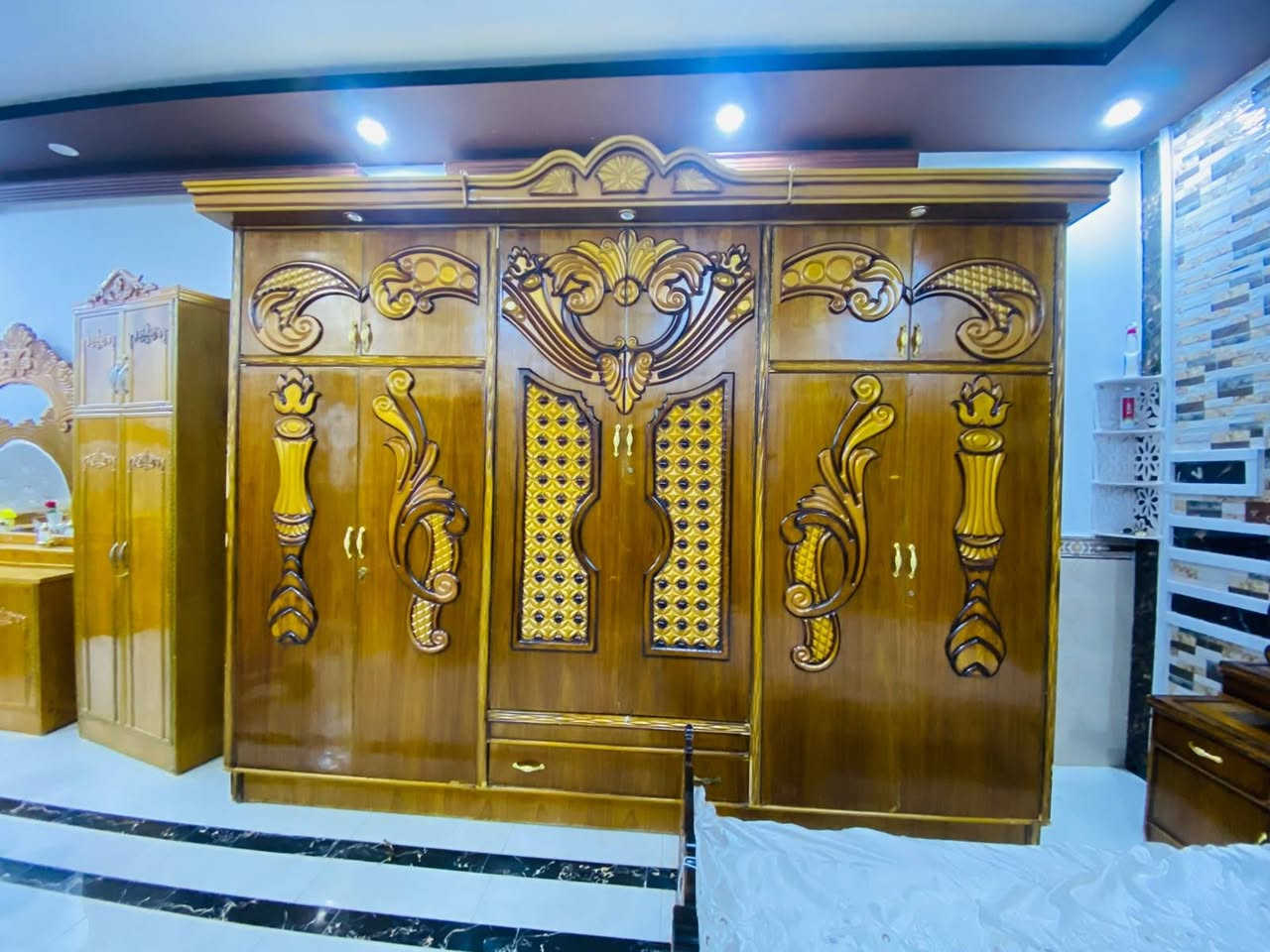 سلام عليكم عندي غرفه نوم مستعمله للبيع صاج عراقي درجة أولى *********** واتساب توجد خدمة توصيل عل باب بيتك السعر ٨٠٠

