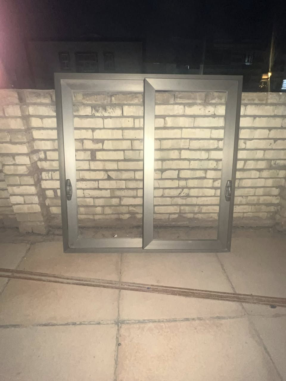 السلام عليكم 
شبابيك المنيوم سلايد تركي الثقيل درجه اولى للبيع 
جديد مامستعمل سبب البيع خطا بالقياس سعرهن جدا مناسب القياسات المتوفره
140سم *140سم عدد8
175سم*175سم عدد10 
شغلهن درجه اولى الله شاهد مكانهن بغداد
للاستفسار خاص او واتساب***********
