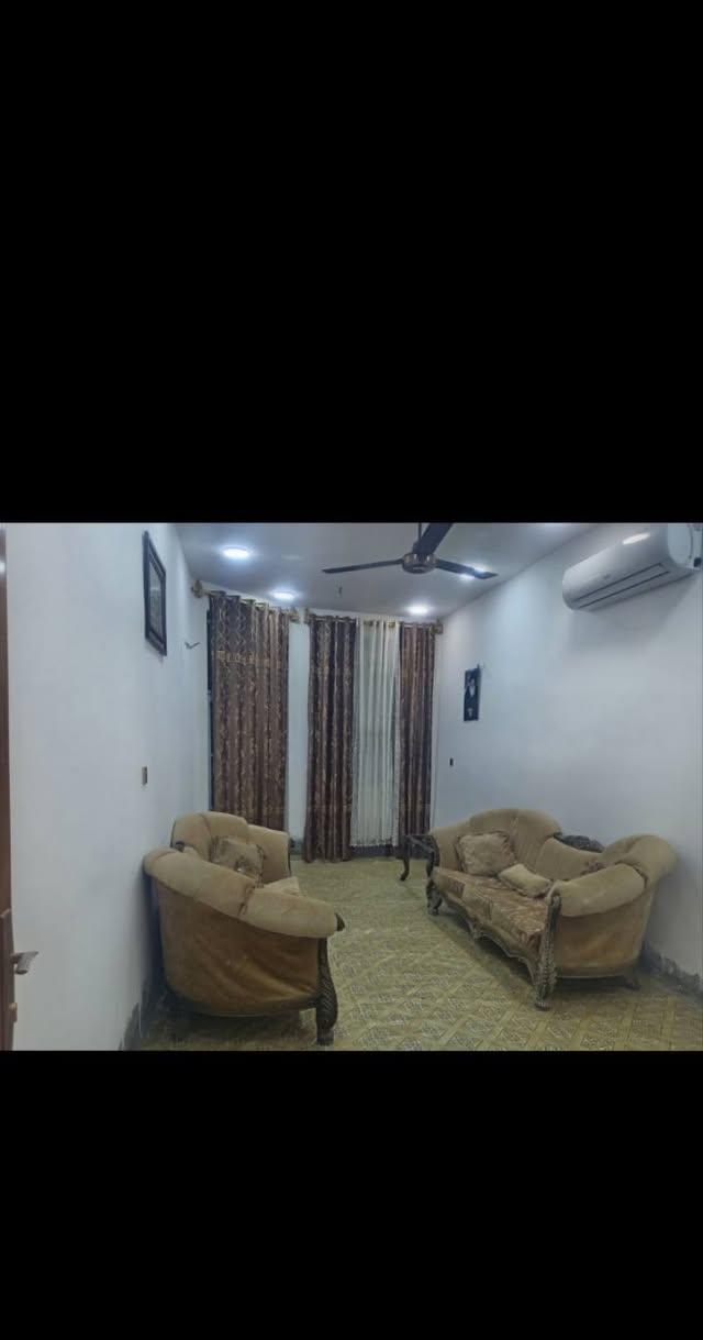 سلام عليكم بيت للبيع بكاع عماد رحيمه مساحته ١٥٠مترا والقاط الثاني هيكل  وباقي التفاصيل على الرقم ***********
