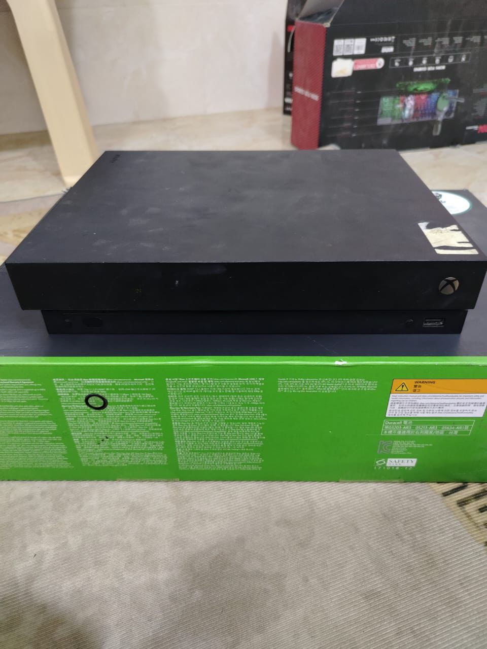 اكس بوكس وان اكس ذاكره 1 تيرا 
وياه جوستكات 2 مال سيريس إس 
للبيع ب 285
***********
