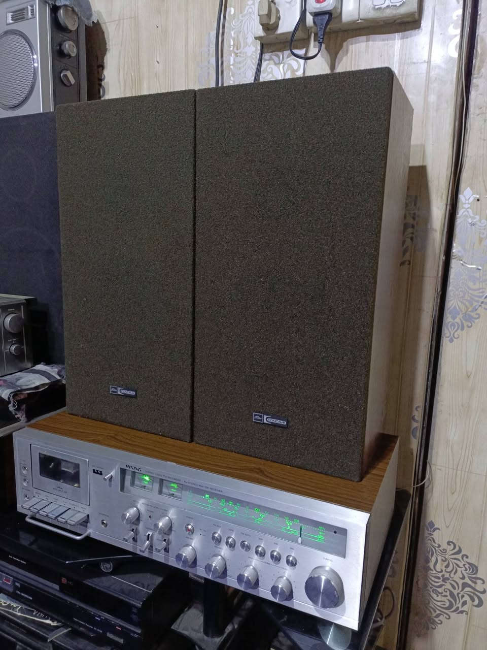 للبيع 
مسجل راديو رايزنك 
إستيراد مؤسسه بدايه الثمانينات راديو 4 موجات مع ال fm. الجهاز نظافه عاليه جدا مقارب للجديد بلاد وضع شركه شغال وبحاله ممتازه خالي من التصليح نهائيا 
(ملاحظه.السماعات ليس السماعات) الخاصه بالجهاز.نوع توشيبا ياباني اصلي 
علماً أنها أفضل وأقوى من السماعات الاصليه نظافه 100٪100.. للاستفسار 
(***********) متواجد.. واتساب ماسنجر.. يوجد توصيل لكل المحافظات 
(( السعر مراسله الصفحه))
