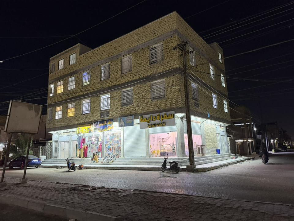 ‭0778 040 1924‬ سلام عليكم  للبيع العنوان ذي قار قرب جامعه العين المساحه 260 مترنوع البناء سويت عدد2+6 شقق + 4 محلات تم اكتمال البناء سنه 2025 ‭0778 040 1924‬
