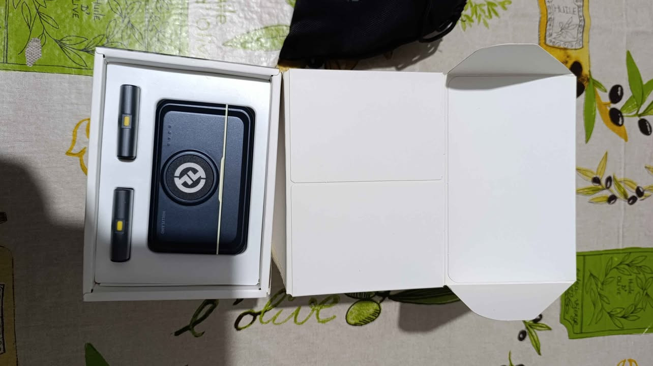 🎤 Lark M2 Combo – صوت نقي بروفيشنال بلا صداع
إذا راك تصوّر Reels / TikTok / YouTube و حاب صوتك يبان نقي و واضح… هذا هو الحل 👌
✨ علاش تختارو؟
صوت صافي و بروفيشنال 🎧
صغير و خفيف (ما يبانش في الكادر)
يخدم بلا كابل (Wireless)
فيه تقليل الضجيج 🔇
يخدم مع تيليفون و كاميرا
📦 وش يجي معاه:
- 2 مايك (Transmitter)
- 3 ريسيفر (Receiver) خاص بالكامرة, الأندرويد و الأيفون
Boîtier شحن
- كابل USB للشحن
- كابل جاك كاميرا 3.5mm
- 2 حماية تاع الريح (Windscreen)
- 2  مثبت Clips + Aimants (تثبيت)
- 2 حبال (Lanyards)
- ستركرز Sickers 
- حقيبة Sac
🎬 مناسب لـ: Content creators • Podcast • Interviews • Reels
🚀 باختصار: صوتك يولي برو = المحتوى تاعك يطلع ليفل آخر الجزائر, سيدي امحمد


**إذا كنت صاحب هذا الإعلان وتريد حذفه لأي سبب، رجاءا أرسل رسالة إلى الدعم الفني**