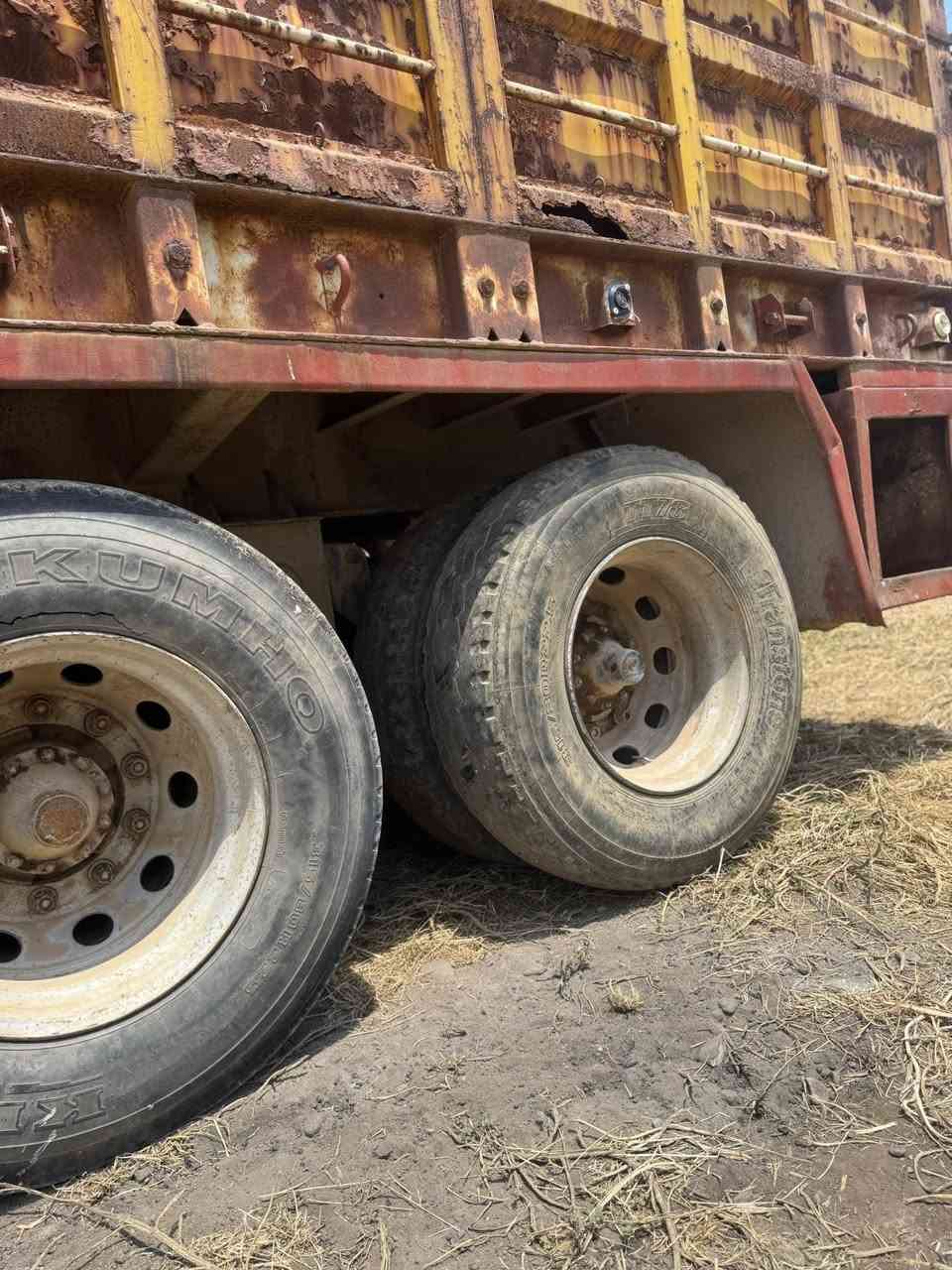 لقد اشترى هذه العربة لنفسه
ئەم عارەبانە بۆو کڕیە
***********
