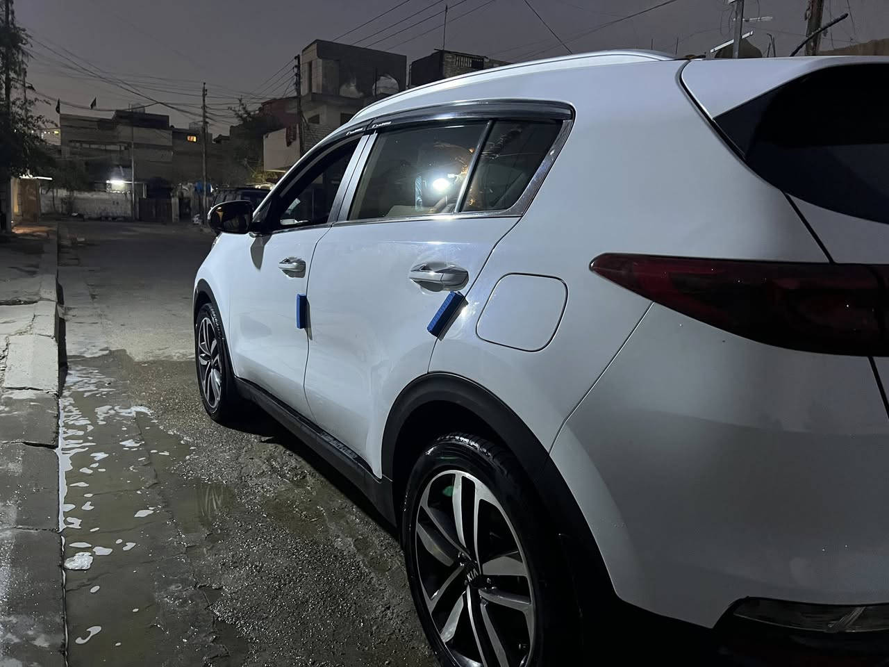 السـلام عليكم KiA sportage
للبيـع ❗️

مـوديل 2020 

رقـم بغداد جديد 

سياره كامله ماناقصهه اي شي 

تحـكمات ستيرن 

شاشه چبيره   

تبـريدها ❄️

خليـجي 

والخليـجي مواصفاته معروفه ميحتاج اشرح 

الداخـل عسـلي 

سياره بيها قطعتين تبديل 

باب السـايق والي ورا 

مكـاني بغداد حي الاعلام 📍

السيـاره ب اسمي تحـويل ثاني يوم  
 
سعـرها 180 وبيها مجـال  

السيـاره احلى من الصور تجي وتشوفها بعينك 
 
رقمـي *********** ☎️
