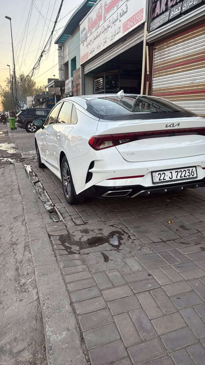 كي 5 مديل 23
خليجي
محرك 2000 دوش
بصمه 
كشنات جلد
كشنات كهربا
بكلايت لد مصطره
حساسات امامي خلفي
بيها باب سايق مبدل فقط 
وبارد مكانين قليل
مكان سياره بغداد 
للاستفسار
***********
