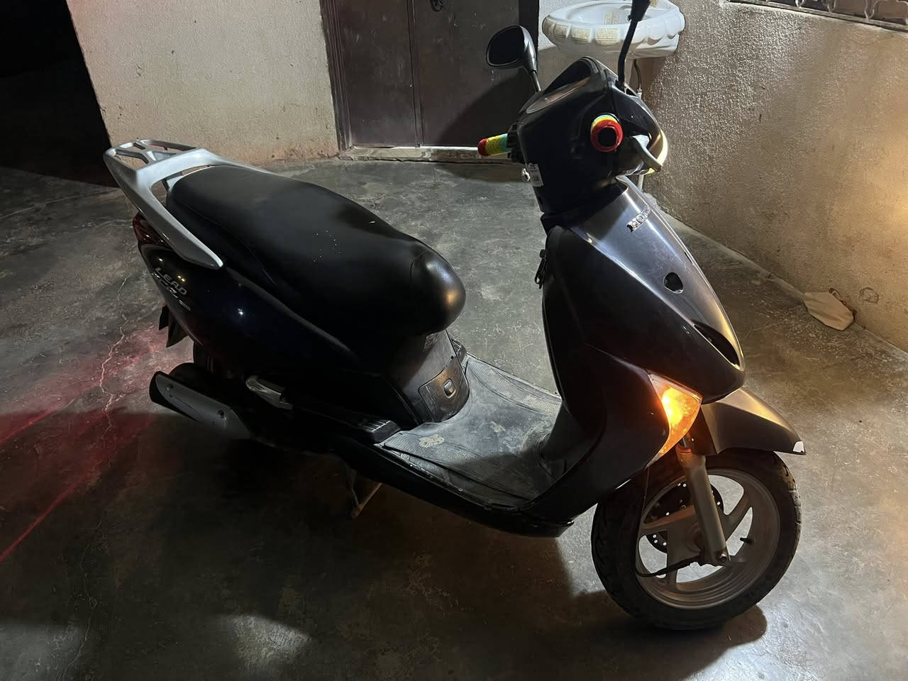 سلام عليكم يوجد ليدي للبيع السعر 6 ونص التواصل عل رقم ***********
