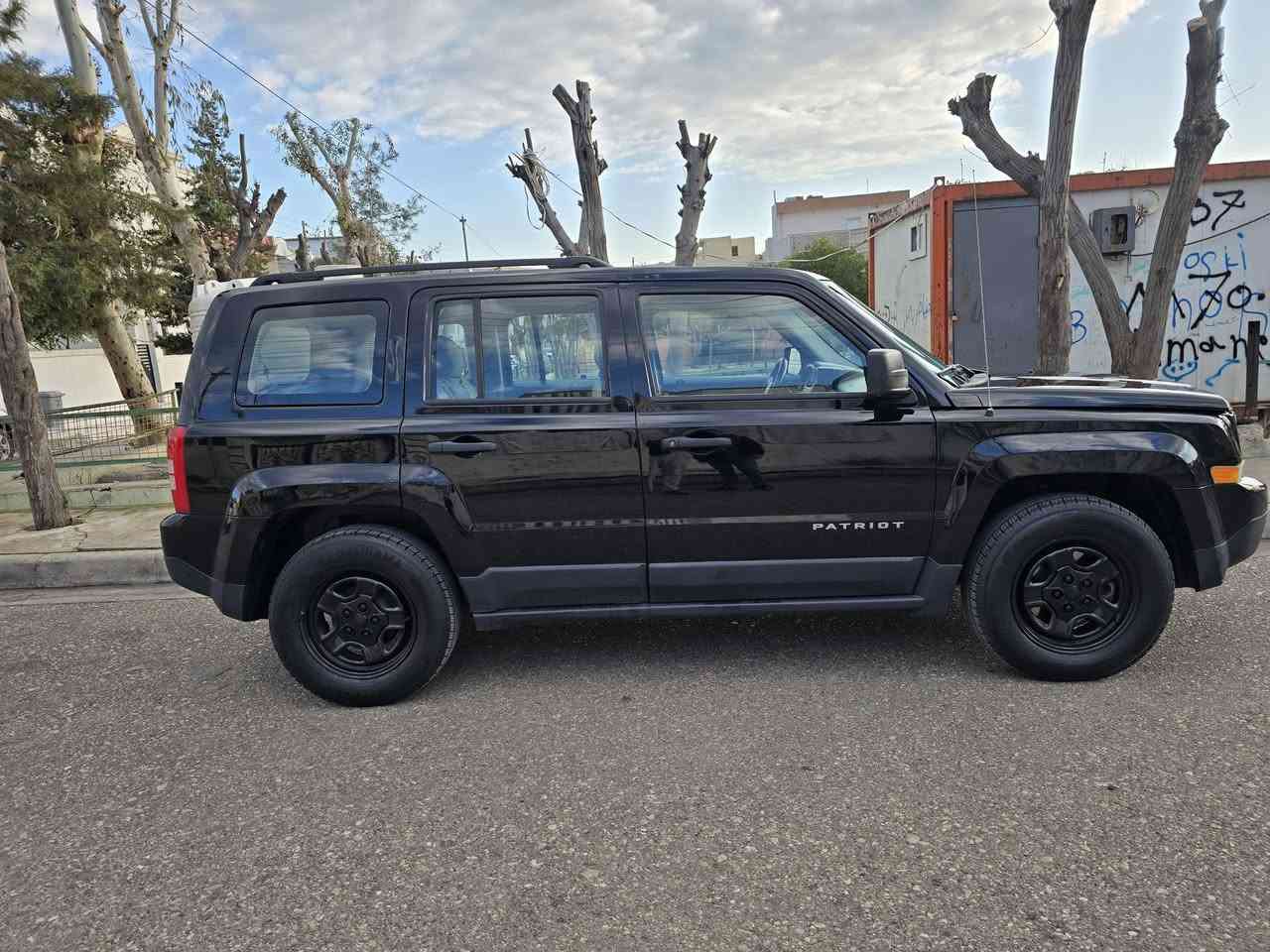 جیب پاتریوت 2016  محرک 20   کیر محرک مکفول بیە قطعتين شوية من جاملغ خلفي جهة  سايق  و بدون دواخل بدون ارباك   منفذ ابراهيم خليل  السعر 110 ورقە ***********
