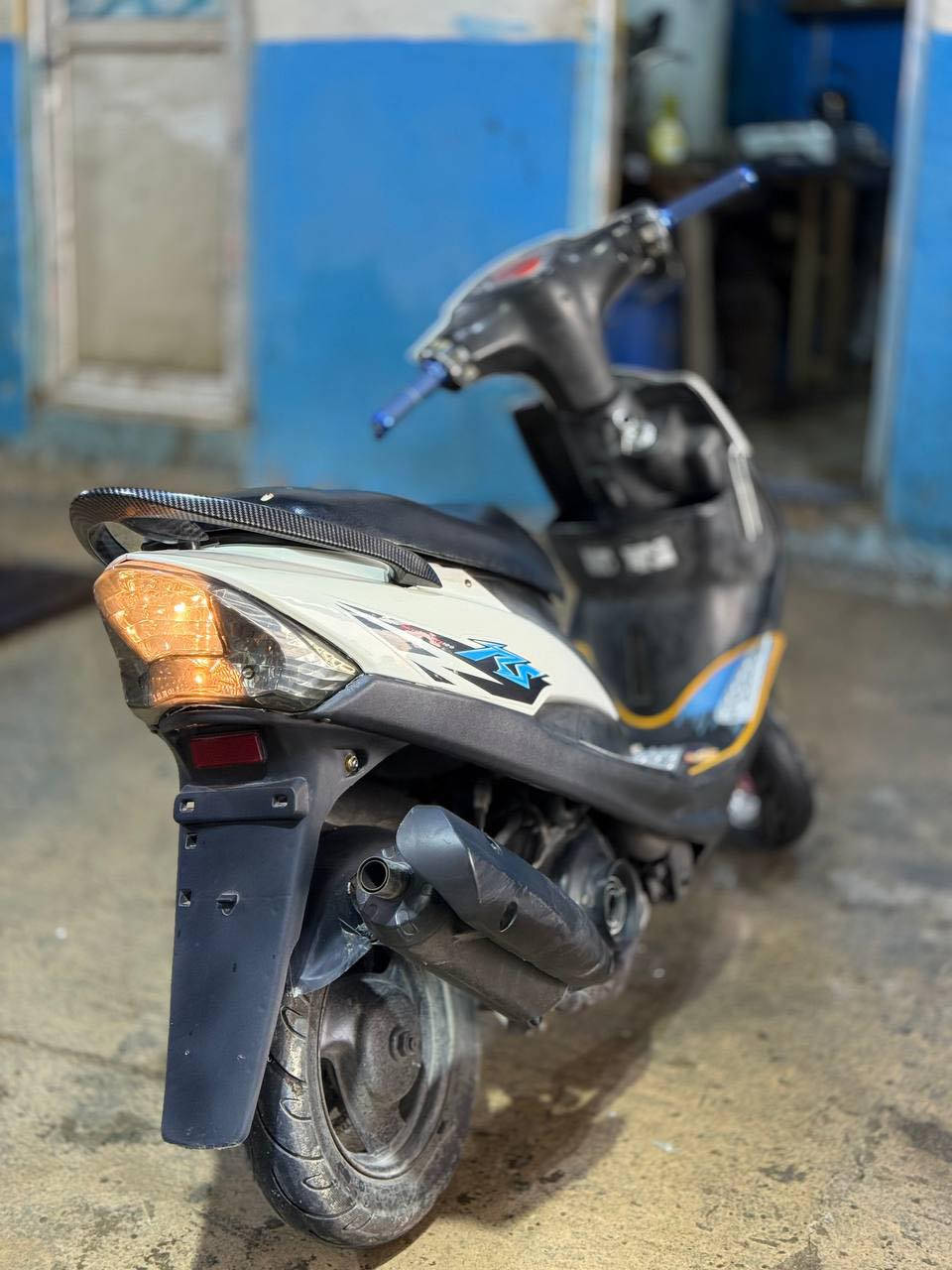 دراجه كامله مكمله من كلشي 
 بوشه 55رياضي
 مزوده تزويد كامل رياضي
كهربائيات كلها شغاله
الدراجه نكره سلف 
وكلشي شغال بيها
نجف حي المكرمه 

***********
