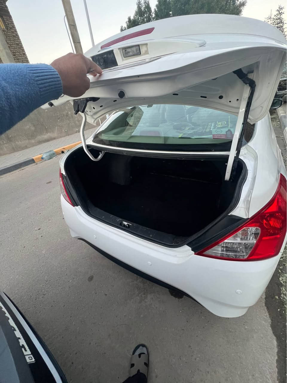 نيسان سني مصري حره كفاله عامه من شخص ماعده شبر كارت بجاملق فقط ولباقي كفاله حت من شخط ماشيه ١٠تالاف سياره كارتون اجدد من جديده سعر ١٢٧وبيها مجال كلش بسيط  معرفوفه موصفاتها تبريد خلفي سياره بجيس مال شركه عنوان بصره زبير *********** الزبير, البصرة
