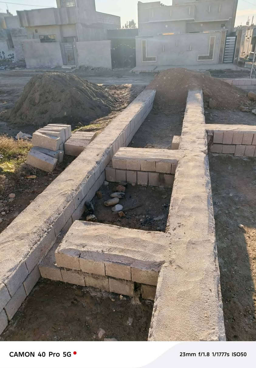 كاع للبيع بها تكعيب مقاطع قلان تبه المساحه 100 م معامله تمليك باسمي سند زراعي  ابيض خدمات متوفره ماء و كهرب وتبليط التفاصيل رقم الموبايل *********** السعر 18
