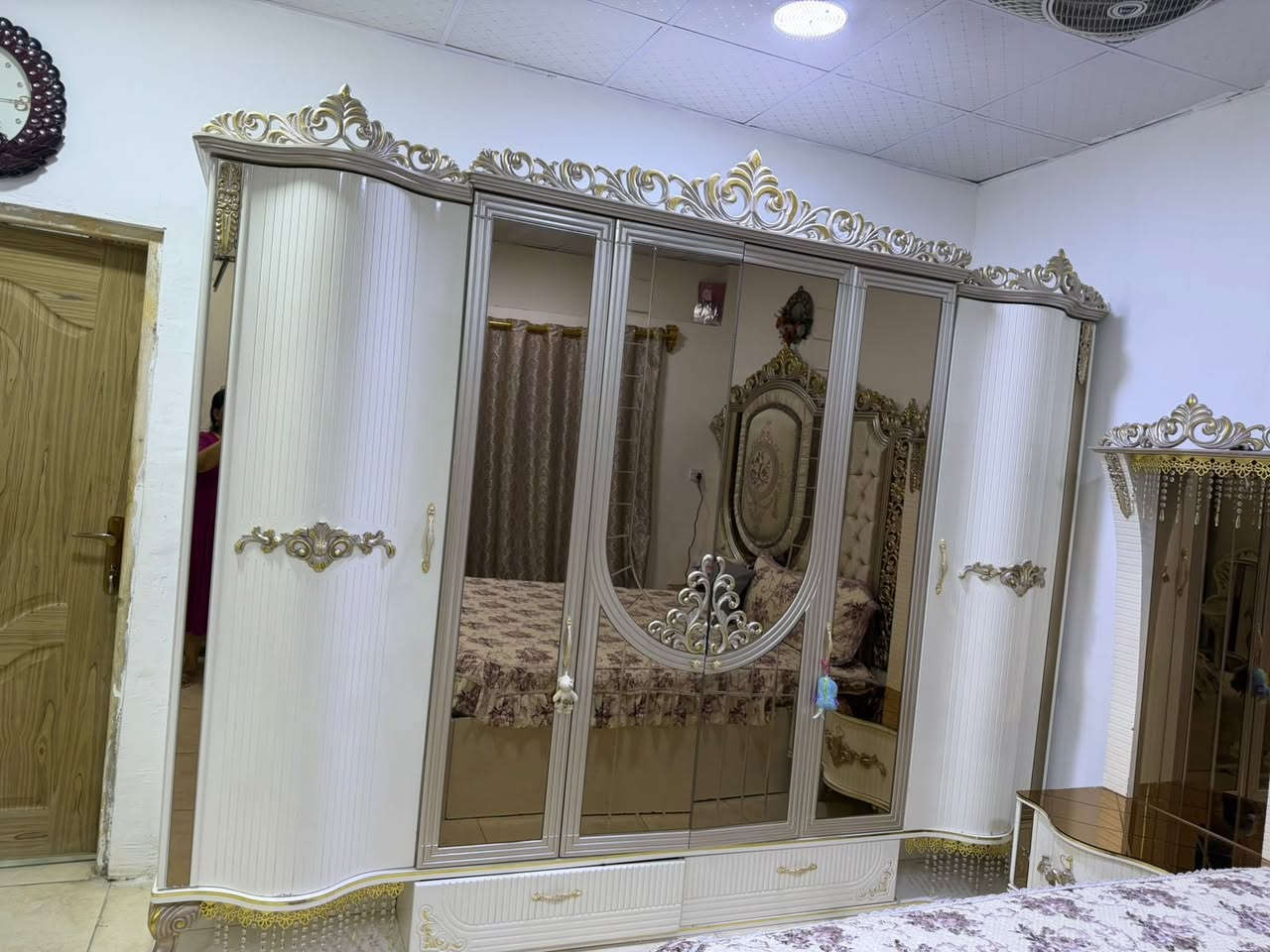 سلام عليكم عندي غرفه تركي دراجهً اولاً موقع بغداد الكرادة ًلسعر مليون وربع  الغرفه نضيفه جديد سنهً ماصار لههً الرقم ***********
