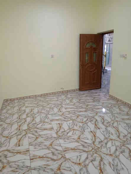 دار للبيع منطقة حي  الإعلام الزراعي
المساحة 110م يتكون من غرفتين وصالة و مطبخ و براني و صحيات 
كونكريت مسلح 
السعر 37 مليون 
للاستفسار اكثر مراجعة مكتب الخيرات للعقارات القشله الاتصال 
***********
