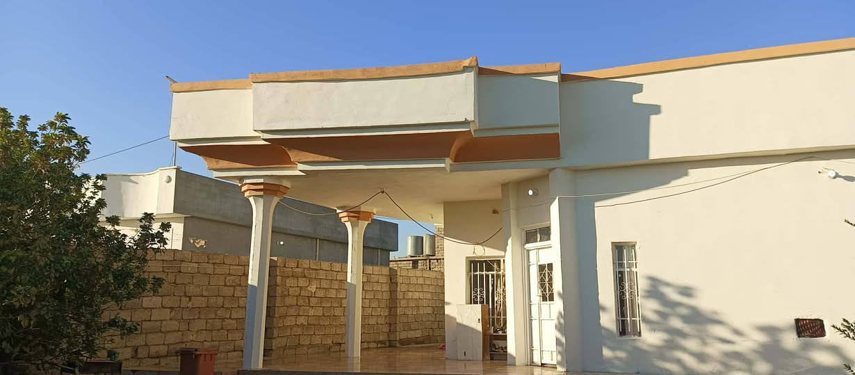 السلام عليكم
بيت للبيع الموقع بعاجه قريب على المعارض الجديده مساحة الارض 1000 متر على شارع تبليط 
للاستفسار اتصل على هذا الرقم:
***********
