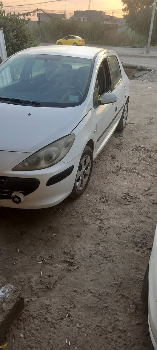 بيجو ٣٠٧موديل٢٠٠٦ محرك وكير شرط لاصرف ولانفخ طخم تايه جديد تبريد ثلج وايرمنيه كله شغاله مشروع وطني رقم بغداد السياره بسمي كاربون بنزين بيه شرط الوكاله او تحويل سياره حيل حلو الشراي يتصل او*********** او*********** ابيع قصط او مراوس
