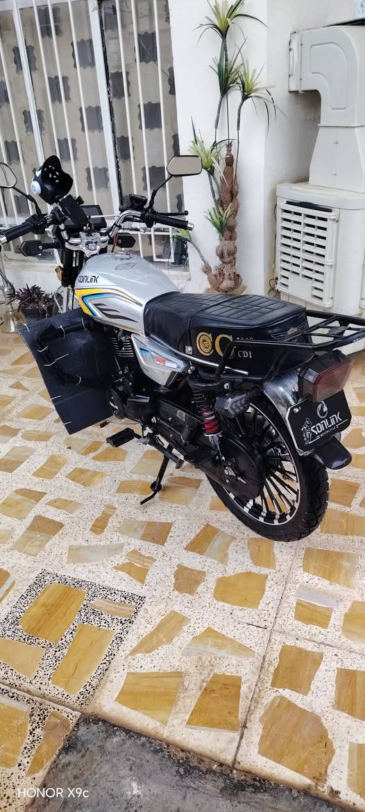 السلام عليكم دراجه للبيع مامفتوحه شغاله موديل 2025 السعر 800 وبيها مجال مكاني سامره للتواصل على هذا الرقم ***********
