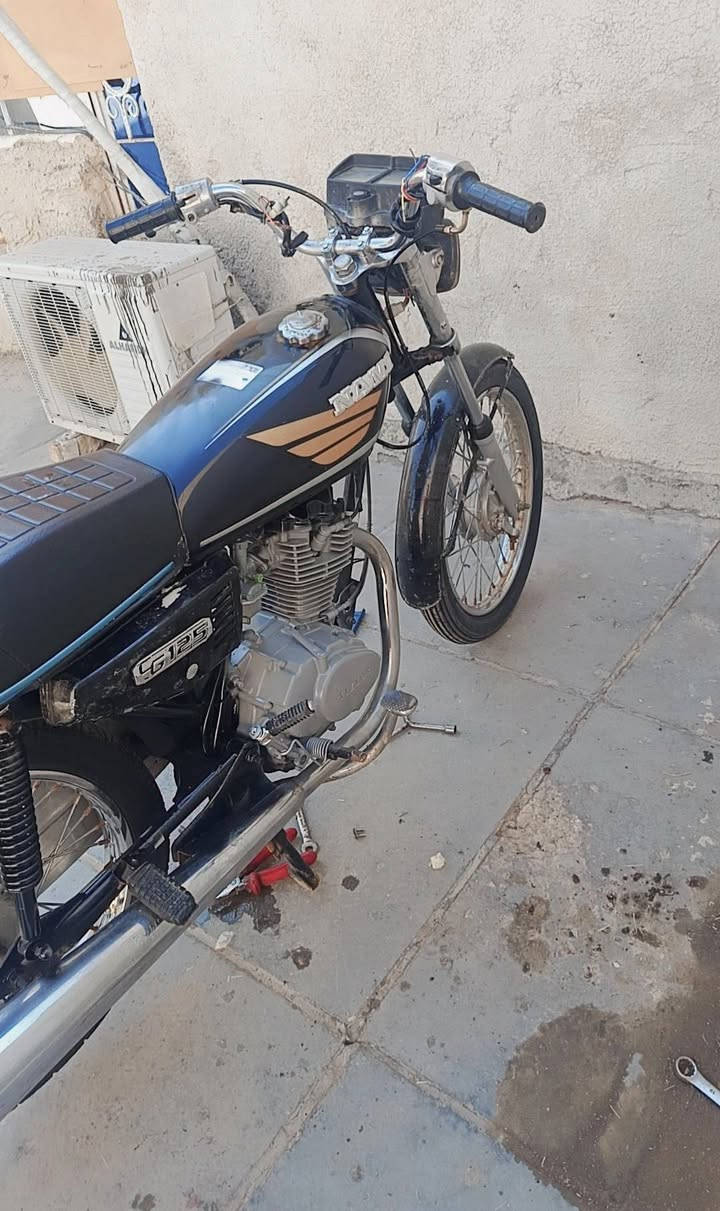 سلام وعليكم البيع دراجه كلك بدون سعره 350وبيه مجال المكان العماره قضاء علي الغربي رقمي***********
