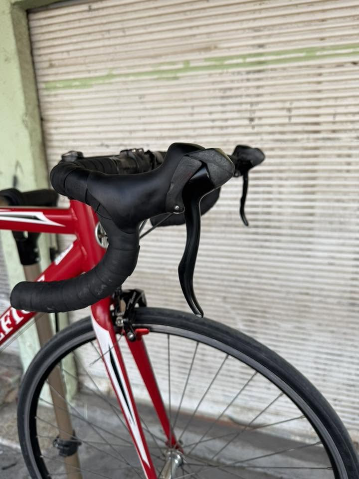 دراجة هوائية شركة بنيفيو 🚴🏻‍♂️ رود سباق 

الصنع صيني 🇨🇳 الأصلي مال باله 

سنة الصنع عام 2020

القياس28/c700

المعدن ألمنيوم 

قياس الفريم M مديم 50cm

السستم شيمانو تورني ياباني 

المكينة 3/8

لعابات شيمانو تياكرا 

نقال امامي شيمانو تورني

عقرب خلفي شيمانو تورني 

السعر 250 الف دينار 

عنوان المحل موصل أيمن تقاطع شارع كنيسة الساعة 🚴🏻‍♂️🚴

يوجد توصيل 🚚 كافة محافظات العراق 🇮🇶 

☎️***********
📞***********
