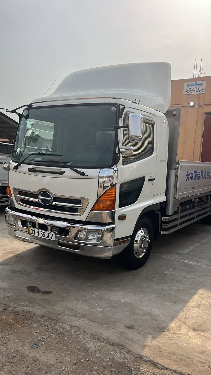 السلام عليكم سياره للبيع موديل 2017 دخول جديد
رقم بغداد مكينه 80عادي سته وربع بلادي تخم تاير 
العنوان واسط الصويرة ***********
