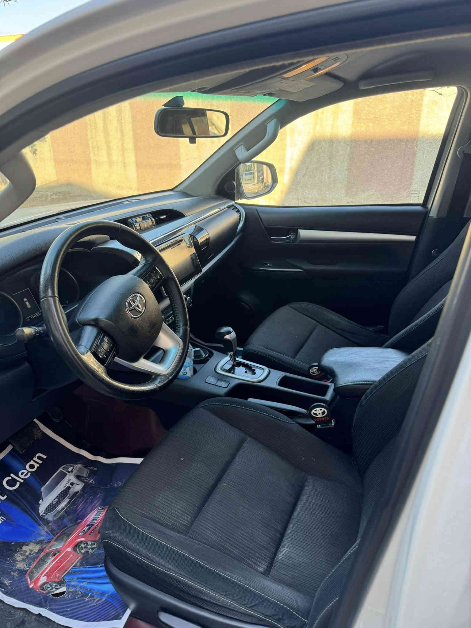 سلام عليكم 
تويوتا بيك اب دبل قمارة 1 طن
2018 كاز 
رقم اربيل 
هايلوكس

مواصفات 
تحكم ستيرن
شاشة وسط
تحكم مري
بصمة 

كير محرك كلة صدر امامي خلفي مكفول كلة جديد
مابيه نقص برغي نظيفة حيل 
بيهة تلث قطع فقط 

السعر 23 ونص بيهة مجال للشراي 
للاستفسار اكثر
***********
