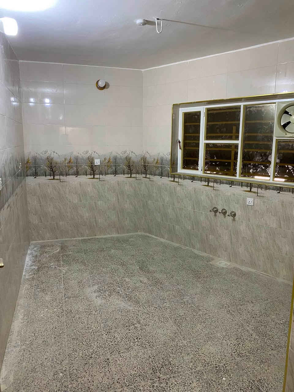 بيت طابق اول (معزول عن الطابق الارضي) للايجار في منطقة الزهراوي بالاعظمية 
صالة + غرفتين + حمام + مطبخ + بلكونة
مساحة 115 متر
الايجار 650 الف شهريا
للاستفسار على هذا الرقم (واتساب فقط)
‭***********‬ ‭
