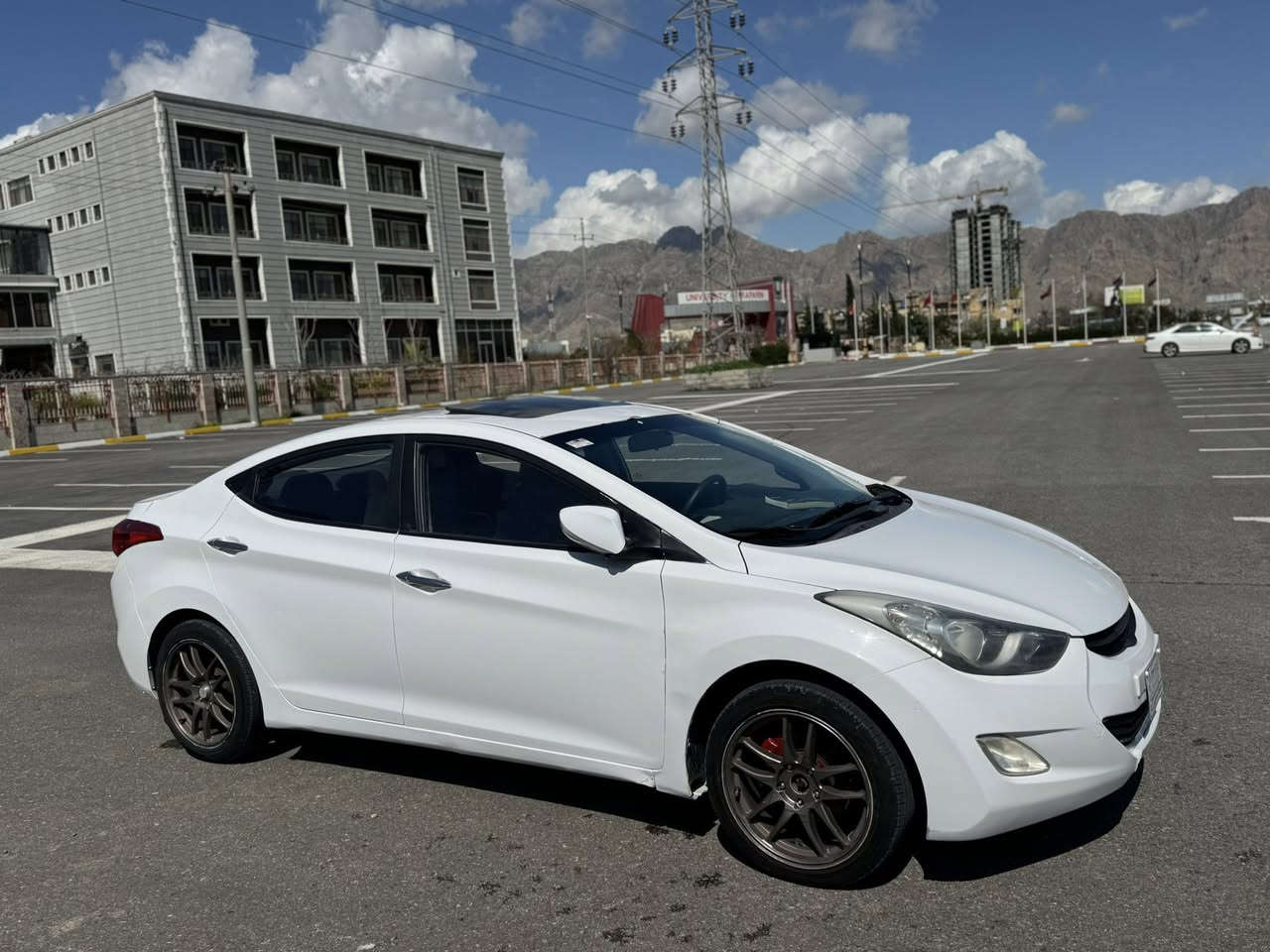 ئەلینترا مۆدیل 2011 براوەیە
براوەی تازە داخل بەس نمونە لە جوانی 
٢٥٠مەسروڤی تیدا نیە
سلایت  ئاوینە ئیشارەت ویلووتایە لۆك 
ECO
180 km roshtwa
تایەو ویل لۆك 
شوین رانیە 
٥٩$💸
***********
