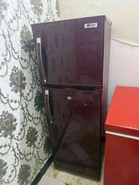 ثلاجه لبيع طولهه متر و٤٠ نضيفه كلش سعرهه ١٧٥ وبيهه مجال وهذه رقم بي وت...