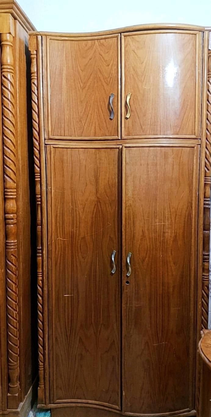 غرفه نفرين خشب جديدة تحتوي على كنتور 6ابواب ابواب وملحق وجربايه نفرين وكوميدي كبير مال بلازما ومجرات عدد 2 وميز مرايا والجربايه موجودة بس ما مصوريها كاملة وما ناقصها اي شي جديدة عراقي اصلي والله  السعر بمليون  وبيها مجال عنواني بغداد الامين ثانيه