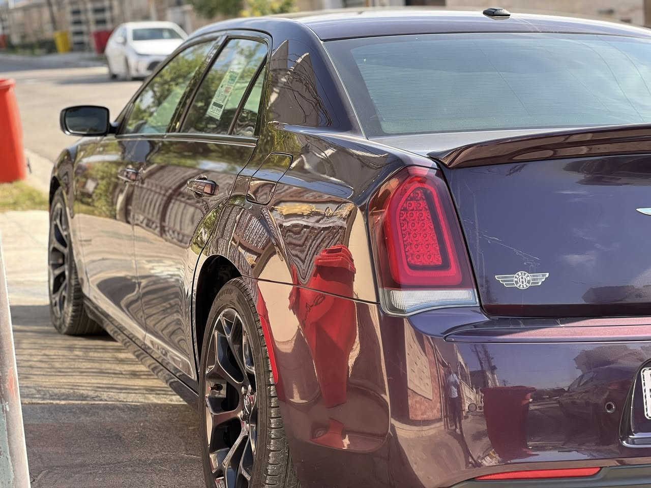 السلام عليكم
كرايسلر اوباما 300S

2021 خليجي وكالة هارلم

فول موصفات بدون رادار 

لون مميز بنفسجي 

ماشيه 58 ml

‏ملاحظات￼ بارد 

مكان سياره بغداد نفق الشرطه 

السعر 280$

***********￼
