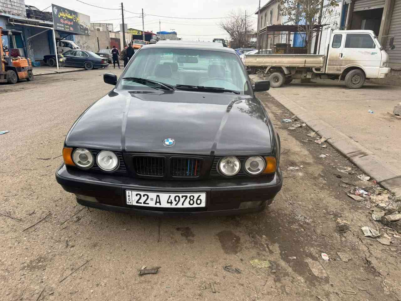 بي ام  موديل 1991
بلادي i525 
كير عادي محرك كبس 
صبغ عام للجماليه مابي اي ضربه سياره نضيف 
كابون بنزين بي شرط تحويل 
سعر ٥٢ بي مجال
مكاني كركوك 
***********
