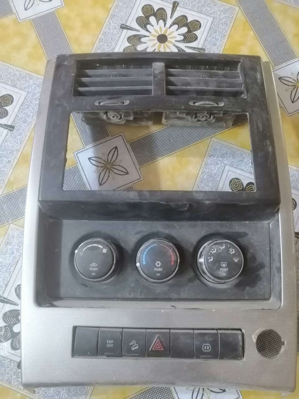 السلام عليكم تفصيخ جيب لبيرتي ٢٠٠٨ شتحتاج اتواصل *********** مكان الديوانيه
