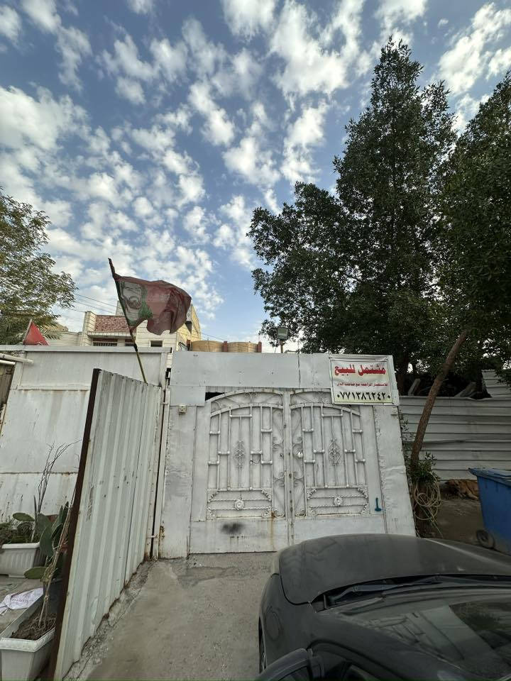 مشتمل للبيع
مساحة ٣٧,٥ 
واجهه ٣،٥
نزال١١،٥

طابو ملك صرف بناء سنة ٢٠١١ مسلح 

يقع في منطقة حي اور موقع مميز قرب سوق حي اور 

ثاني قطعه من الشارع العام (ساحة تشجير)منطقة الضباط 

يحتوي على استقابل وحولي داخله خدمات 

الطابق الاول غرفتين نوم 

الطابق الثاني بيتونه مع سطحين +مخزن 

السعر١٣٠ مليون 
 للاستفسار التواصل مع صاحب الدار 

واتساب ***********
