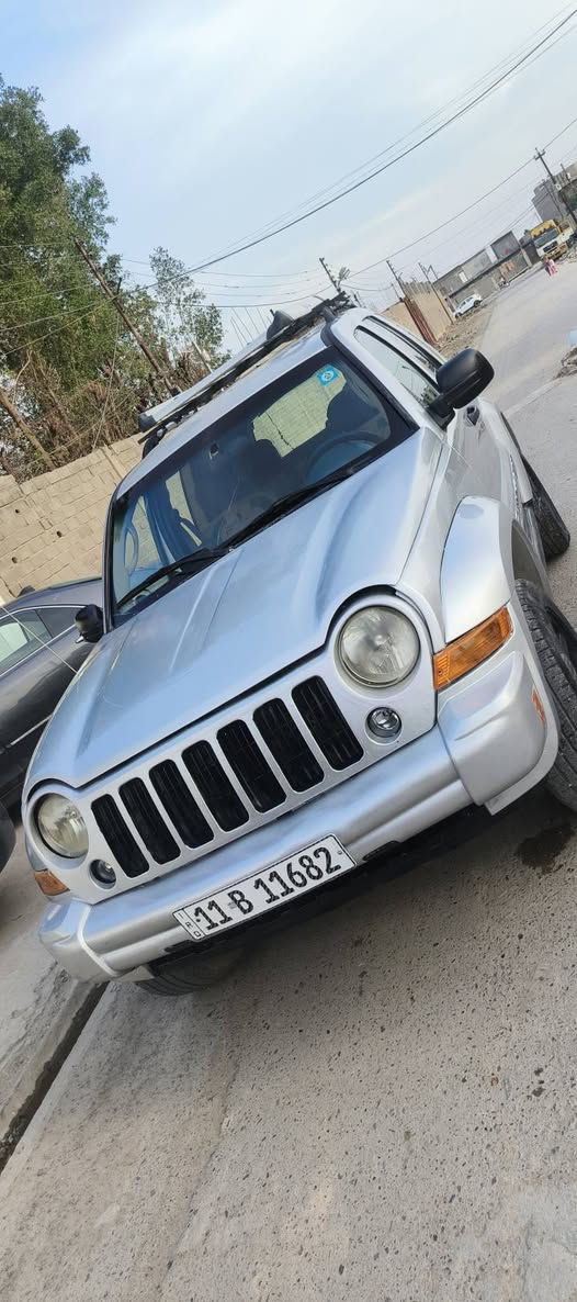 جيب ليبرتي فول مديل2007 رقم بغداد  انكليزي بسمي   مكينه وكير كله جديد فور ويل***********
حجم 6  كير اوتوماتيك  تتفئه وتبريد كله شغال صدر خلفي امامي جديد تخم تاير جديد كشنات كهرباء 
سيدي واكس فول سستم صوت 
   مانع انزلاق  
كروز سرعه ABS لايت اوتو 
    بيه صبغ 5 قطع باقي بلادي  دوخلهه كله جديده شرط وترايك ١٨٠ وين ميعجبك  رايدهه 75 وبيهه مجال مكاني بغداد المدينه الصدر 
هاذه رقمي *********** بغداد, العراق
