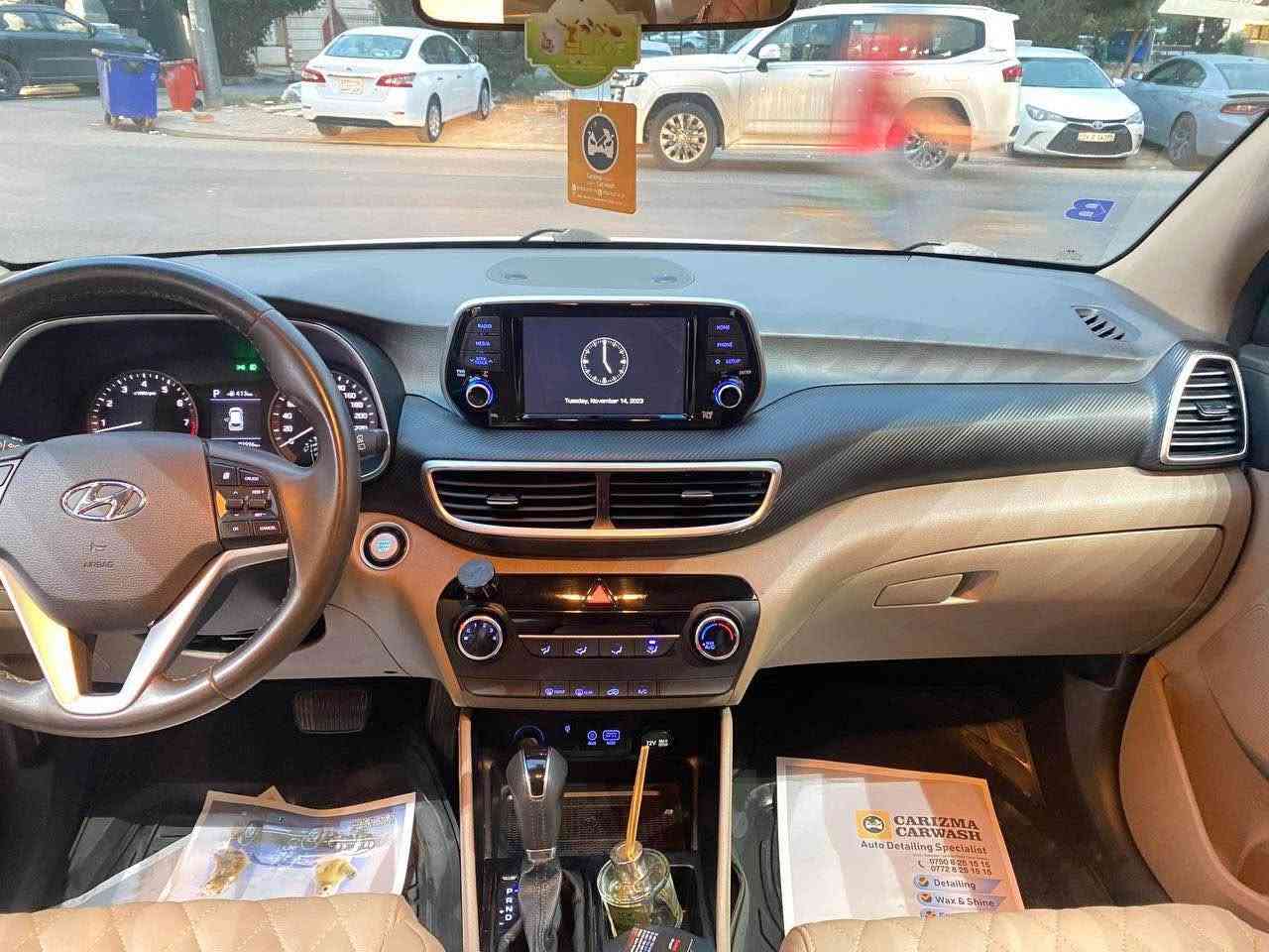 هونداي توكسون كوري 2020 للبيع فقط
طلعتها من الشركة ولحد الآن يمي
كلين مابيها شي ومكفولة من كل النواحي
كشن جلد بيجي بلاد
120000 كلم ماشية
بصمة
شاشة ايباد بلاد
داريف مود
دوسة رجل
حساس امامي وخلفي
كاميرا خلفي
كشنات امامية كهربائية
تثبيت سرعة
لايت متحرك
ابواب بصمة و ضوا ترحيب
هاند بريك جوا رجل
شحن موبايل واير ليس
تايرات جديدة بلادي kumho
 بطارية جديدة
هزة جديدة
190 بيها مجال قليل 
*********** أربيل, العراق
