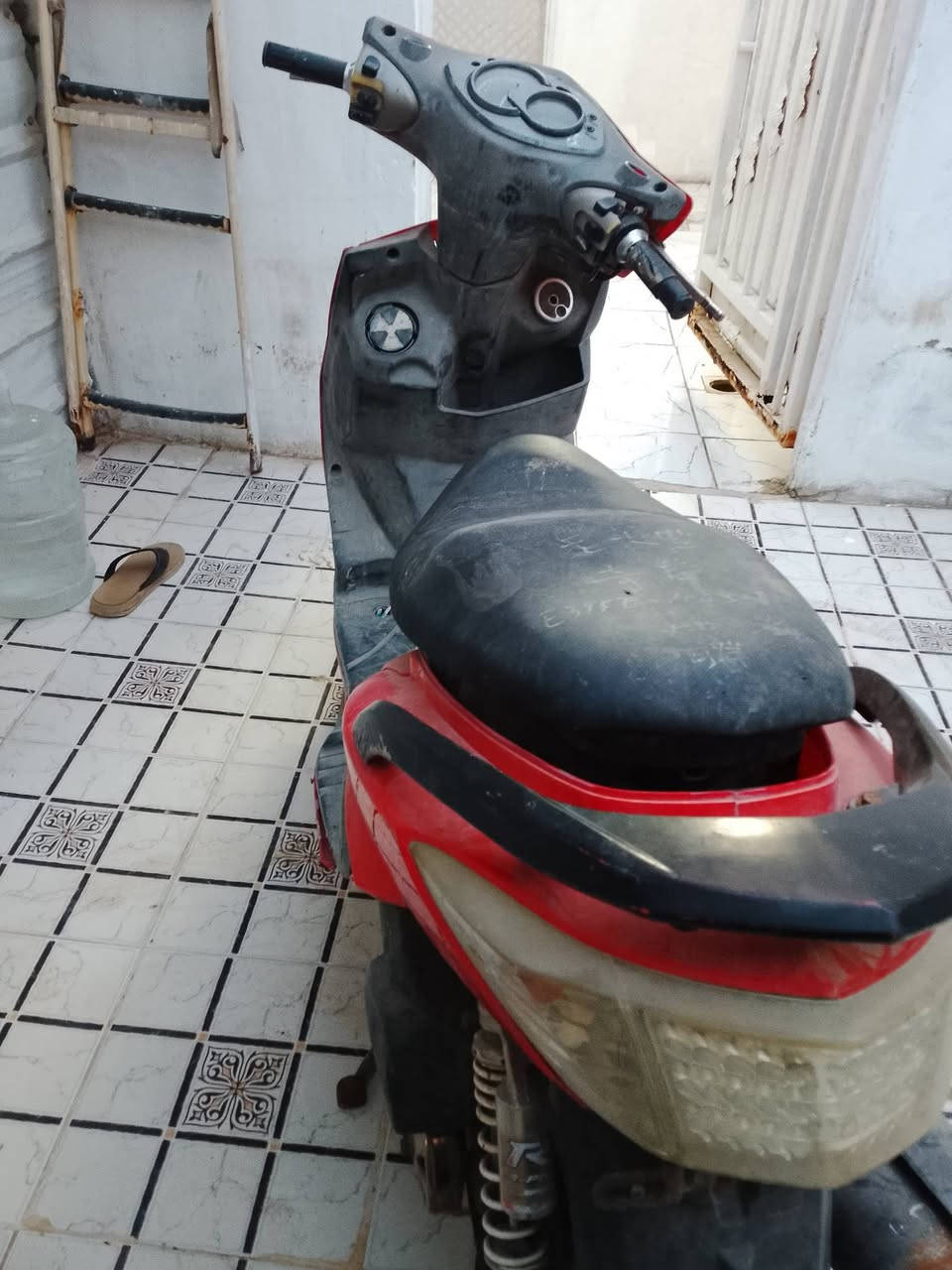 السلام عليكم دراجه سكنس فحل نوزل 
الدراجه ضاربه عقل وبيها نواقص  كڤرات تجاري
الدراجه عليها تزويد خارجي يدات بريك كت كلجات خلفي وامامي رياضي ويالا مشمشي قبق كور مشمشي دبلات امامي خلفي رياضي صينيه بريك رياضي الدراجه طافيه ومتروكه أكثر من ٣ اشهر ابيع كوم حديد275 قفل  مكاني مشتل لتواصل واتساب ***********
