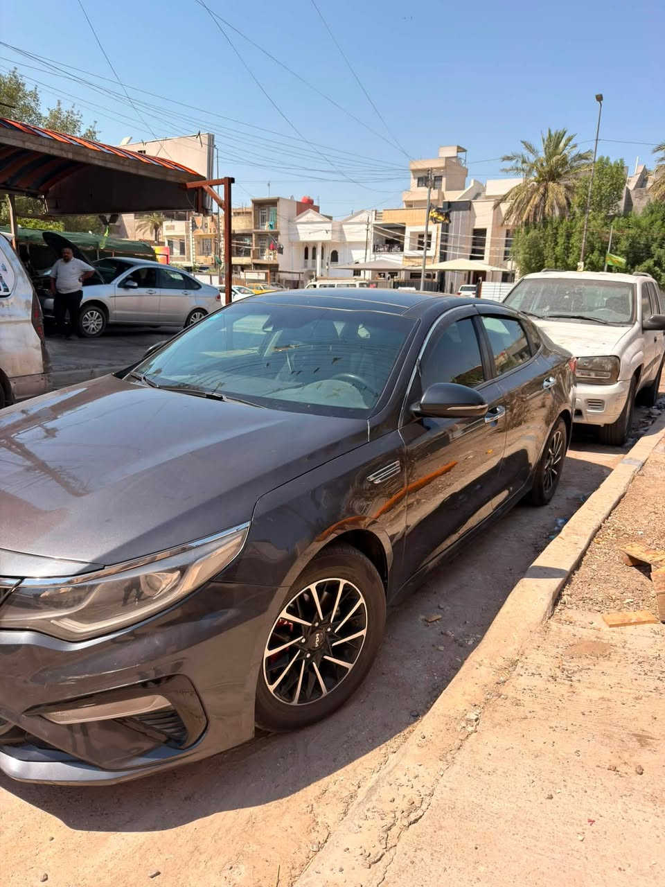 السلام عليكم للبيع كيا اوبتما موديل ١٩ ماشية ٦٤ الف مكينة مبدل قبل شهرين مال زيرو شادلها بنوراما كشن كهرباء سستم صوت لايتات زنون منظومة مال خارجي الحادث مالتها سرقة كل القطع وشادين الها نفس اللون عدى البنيد والجاملغ مصبوغ بدون ايرباك بدون حادث والجاملغ الخلفي بسبب شخط السيارة اي حادث ما بيها المواصفات فول من عدى البصمة والجلد السعر 130 $ ***********
