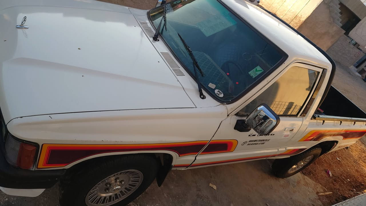 تۆێۆتا پیکاب 85 تاک
ئاڕمی پلاستیکی سلێمانی بەشەرتی. ئەوەلیات و غرامە  
مەکینەی 1وای پێنج گێر 
بەشەرتی کارەبایی و بێ تەقەو رەقە   تاقم تایەی دەنلوب.   ماڵی دۆستە.  تاقم ناوەکەی تازە تێم گرتوە 
34 گەڵاو مەجالێکی. زۆر کەم. 
0770 168 0204
