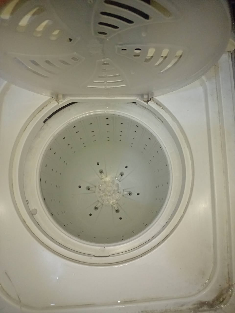 غساله ميديا حجم 15مستخدم قليل ماطور نحاس مضمون شرط اغسلي ونشفي يله تاخذيهه تخفيض الاسعار 1خر قطعه با110الف مع التوصيل***********
