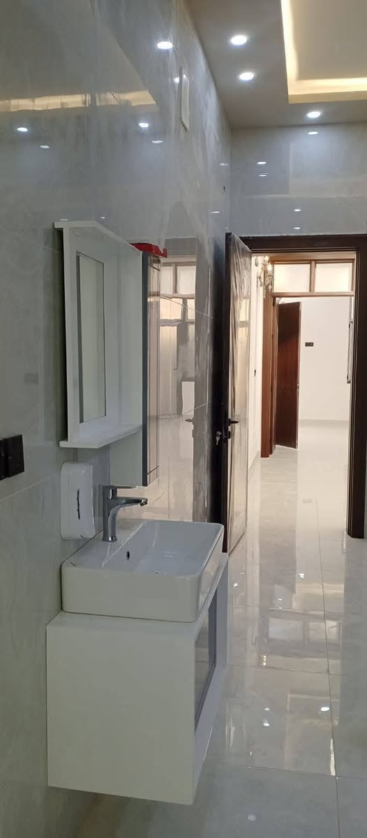 بيت للبيع مساحه 105متر
طابو صرف حي ميسان قطاع 13 قرب نفق المختار

موقع ممتاز وشارع 10 ومجاور شارع سايدين 

طابقين فول مواصفات 

صب كونكريت وطابوك نهروان 

الطابق الاول غرفه وصاله ومطبخ وستقبال 

وصحيات داخليه وخارجيه ومكشوفات 

الطابق الثاني غرفه سويت مع صاله وصحيات 

السعر 190 مع مجال 

او مراوس بعقار

للاستفسار مكتب عقارات حي ميسان باداره ابو علي الخالدي  للعقار

موقع المكتب حي ميسان شارع كيات قبل تقاطع شارع بوريات 

او الاتصال على الرقم التالي

***********

***********
