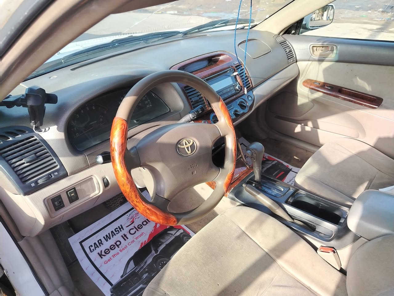 السلام عليكم كامري ٢٠٠٦ للبيع بسمي السياره الحمدلله ممتازه كير ومكينه وتبريد قبل فتره شادهم والكشر يرادله ملاحضات بيهه حادث جاملغ الخلفي ومعدل وطخه جاملغ الأمامي رايدهه٧٥وببهه مجال بسيط الرقم *********** مكاني بغداد الشرطه الخامسة
