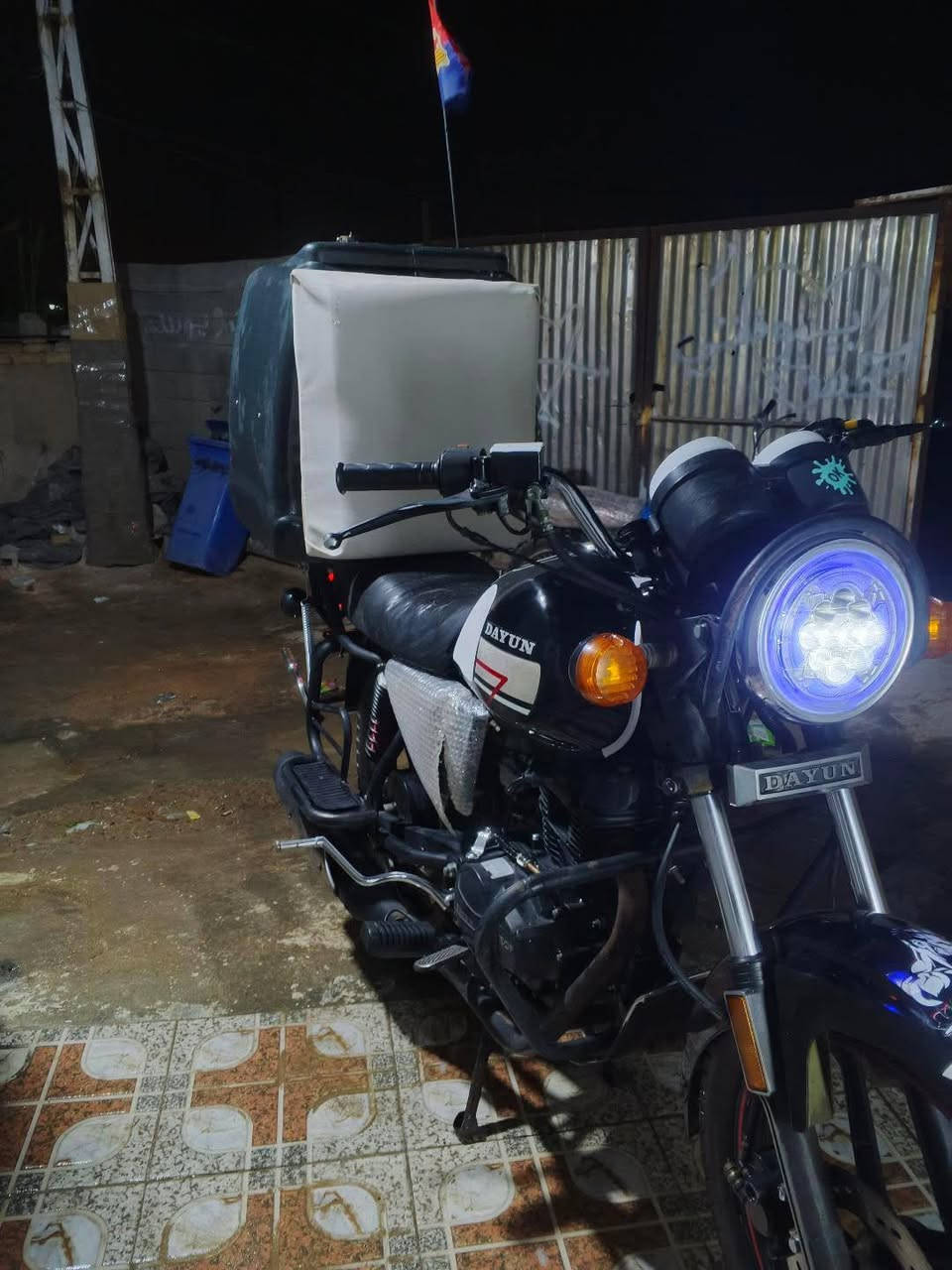 سلام عليكم دايون نفخ موديل 2020 أوراق اصولي كامله
مكينه (150cc)
موديل (2020)
دراجه نضيفه مابيها اي نقص مكفوله لا تنقيص لا تبخير 
مكينه مامفتوحه  زوج تايرات جدد مكفوله من كلشي كهربائيات كلشي شغال سلف  هندر شلعه ومعدل خير من الله مكان بابل المسيب 
السعر (1200 ) بيها مجال رجاءً المايعجبه السعر لا يعلق السوك كلشي بي 
الاتصال عل رقم ( ***********)
