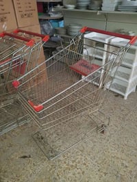 ٣ عربات تسوق • ٤ سلال استيل • ٢ رف دائري