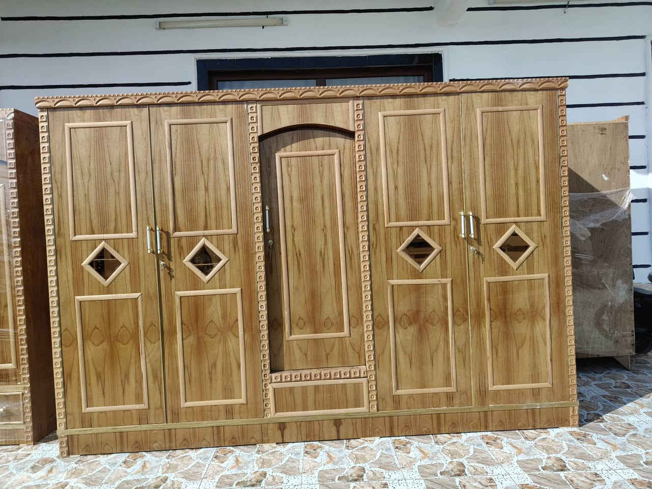 السلام عليكم ورحمة الله وبركاته غرفة اخشاب للبيع السعر1500000 الشراي يتصل***********جديده وين البريد ايعرس
