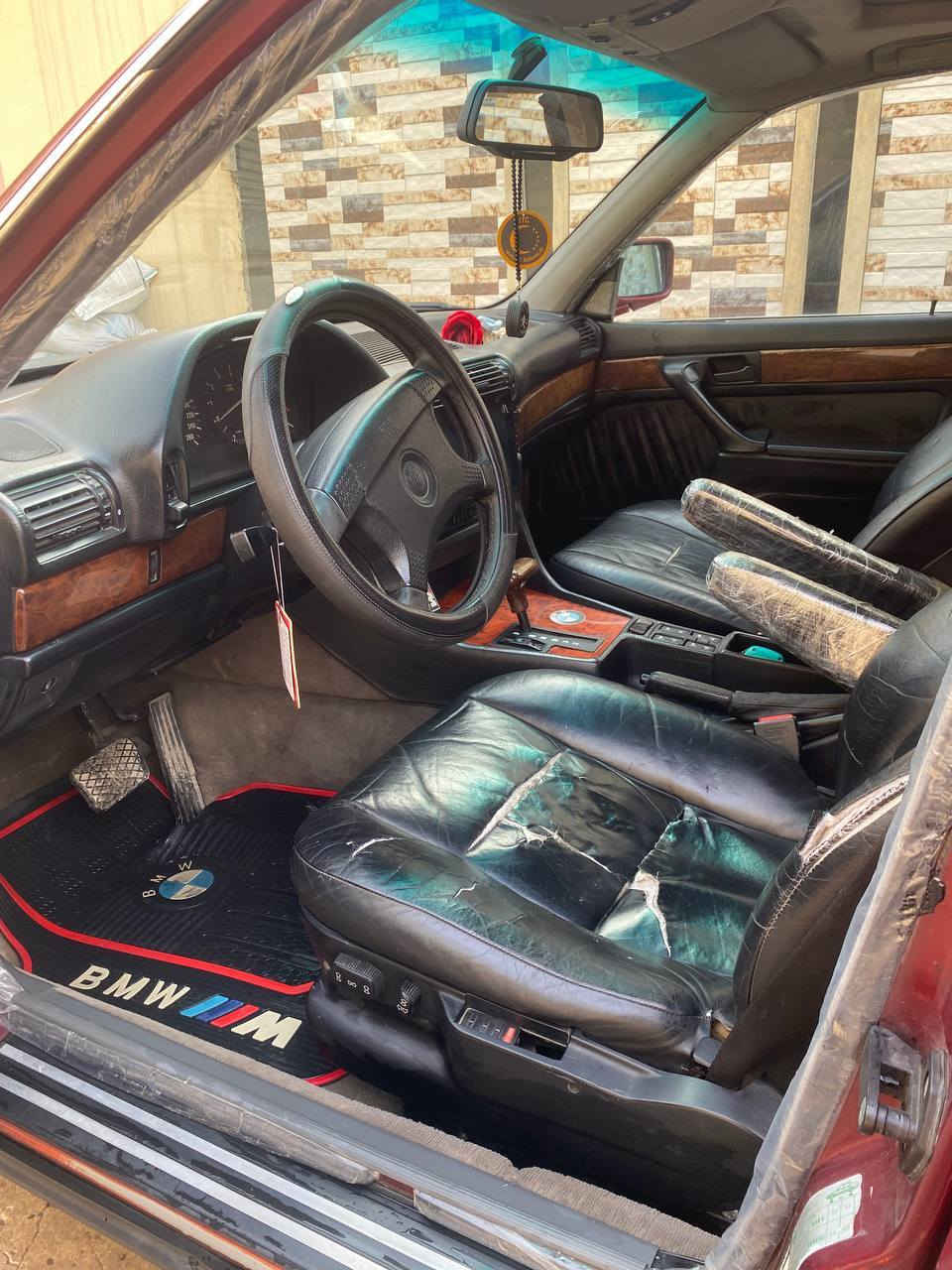 السلام عليكم 
سياره 750il
محرك كير شرط حجم 730
موديل 91
السياره فول الفول 
كشنات جلد كهربائي 
تبريد  يعوزها غاز شويه 
مرايات كهربائي عل كير 
برده خلفي بلادي
دبل جكمجه
السياره بدون ضربه شرط بلادي 
ضبغ جماليه فقط
السياره باسمي 
مكاني الموصل 
للبيع او مراوسه حسب القناعه السعر 50 بي مجال 
***********
