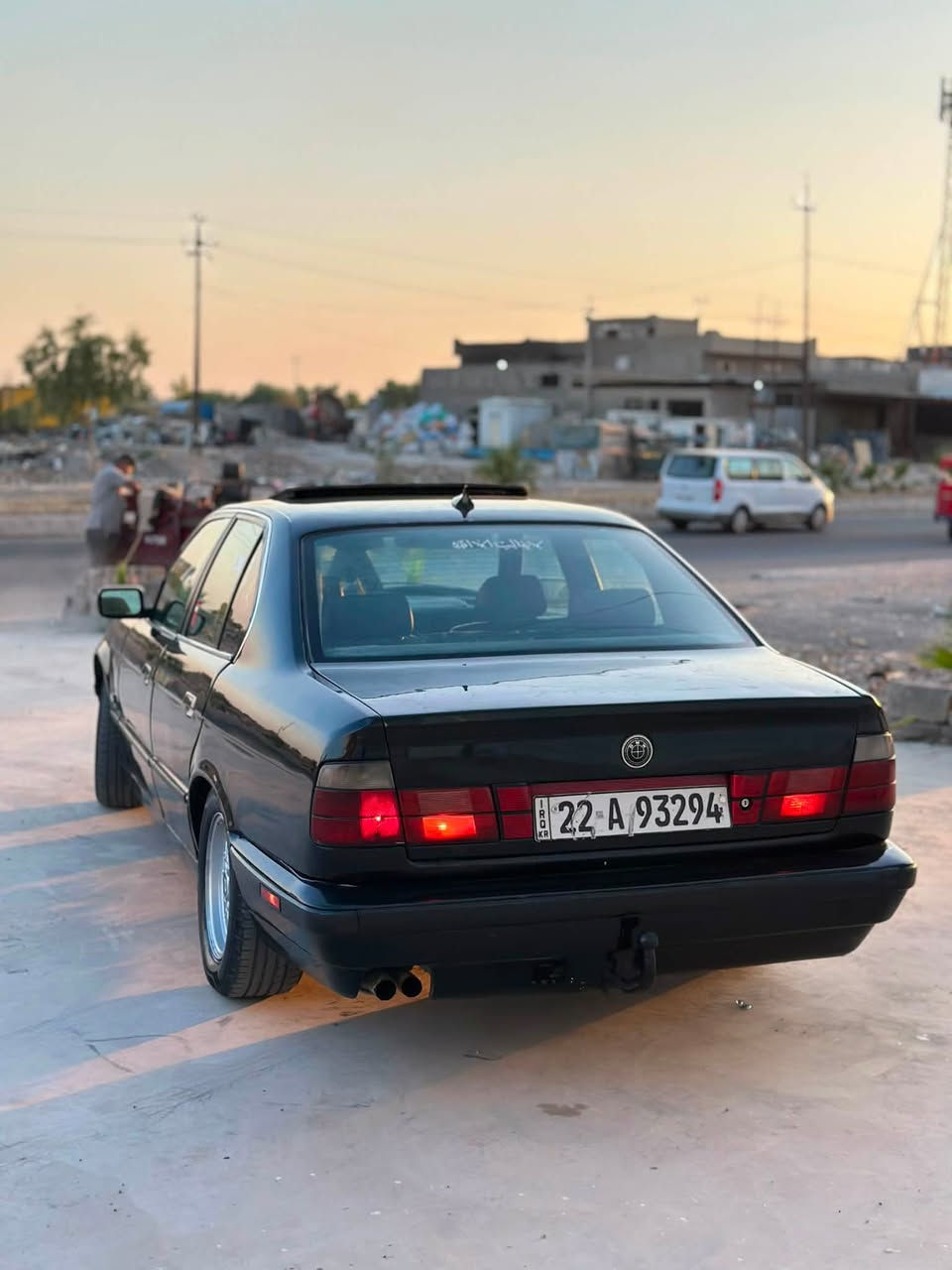 سلام عليكم BMW🇩🇪1993فول مواصفات 540i اصل
عليها محرك 525 كير اوتو -تبريد ثلج -بنكه كهربائي
٣وضعيات قياده S-هوك بلاد -دبل جكمجه-دبل ايرباك
سلايت ٣ طكات -نضام سكيورتي -لايتات حلقه وزنون -
بيها طخه خفيفه بالجاملخ الخلفي فقط -هزه سنويه جديد لل٢٩ باسمي سعر 59وبي مجال حك الجيه مكاني كركوك 
*********** :ملاحضه محرك ينقص دهن شي قليل

