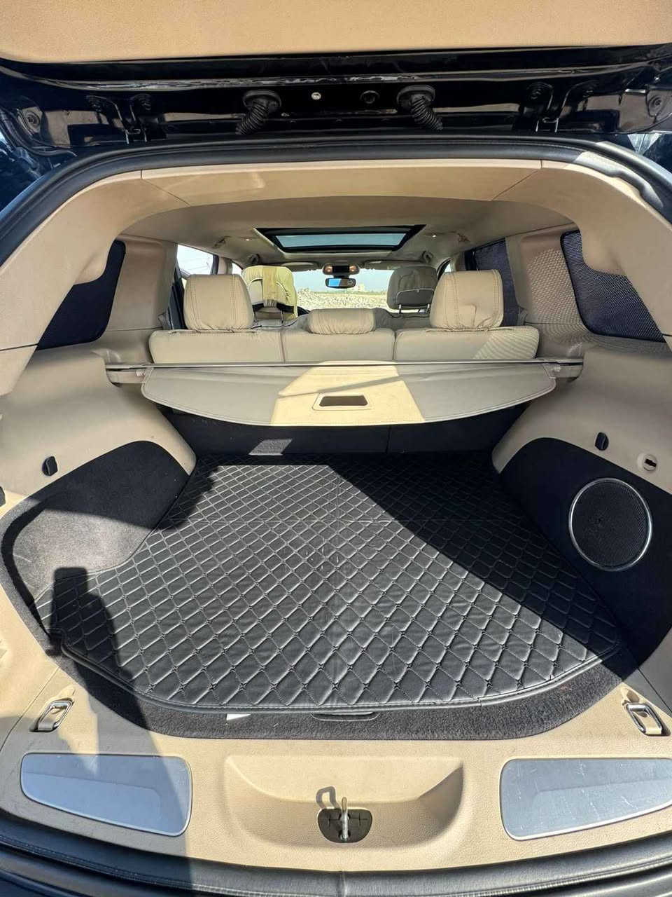 Jeep grand Cherokee limited 2019 
خليجي - مكفوله كفاله عامه 
وكاله ليث العبيدي
رقم بغداد (الجديد) باسمي 
محرك V6 - 3600  بانزين 
ماشيه 110،000 كيلو متر
سياره فول للاخير 1/1
تدفئه تبريد كشنات اماميه
تدفئه كشنات خلفيه 
تدفئه ستيرن 
كشنات جلد تحكم كهرباء 
جنطه كهرباء 
شاشة كبيرة 
Apple CarPlay Android Play
تشغيل عن بعد
شفتات بالستيرن
3 أنماط قيادة
مكينه كير حداديه تبريد كله كفاله
السياره جاهزه للاخير اي نقص ما بيها
مكان السياره البصرة
السعر 290 وبي مجال قليل للشراي 
للاستفسار اتصل *********** البصرة, العراق
