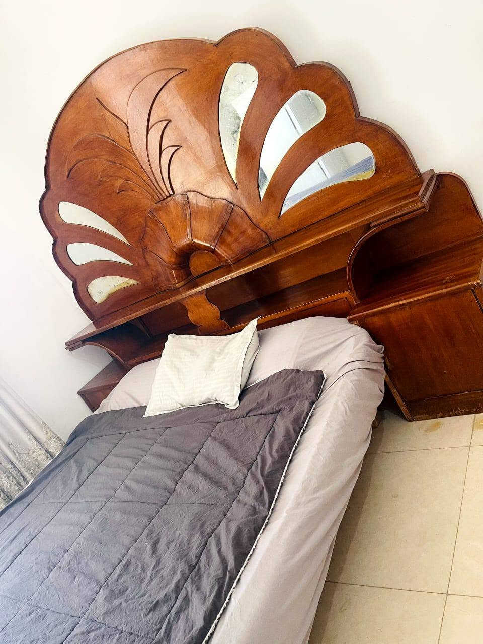 غراض بيت للبيع....غرفة نوم...250..ثلاجة 80...دراجة طفل25.  كاونتر 3قطع125
دوشك نفرين ضغط عالي 100...طباخ منضدي نظيف كلشاب الميز 25..نص تخم 100...الاسعار قابلة للمجال الشراي يتصل ***********. بي واتساب....مكاني ابو غرق شارع المركز
