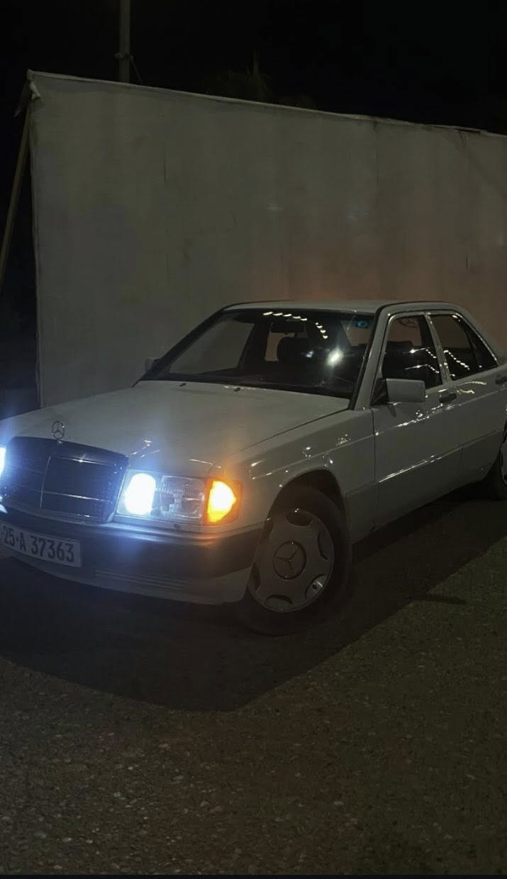 للبيع مرسيدس E190 (طيارين)
موديل 1987 

🔧 المحرك:
 • مكينة 2500
 • 6 سلندر (مكينة ونجي)

🚗 حالة السيارة:
 • الدواخل بلادي نيلي
 • هورن بوش
 • شاشة اصلية
 • حدادية جديدة
 • تخم تاير جديد
 • كهربائيات شغالة الجامات امامي كهرباء
 • باتري جديد
• بدون خياس
 • مكفولة من الحادث القوي
 • بيها صبغ قطع فقط
 • رقمها إنگليزي 
 • باسمي تحويل ثاني يوم
• لايت زينون
• ماشيه 200 الف حقيقي

💰 السعر: 65 وبيها مجال بسيط
📍 العنوان: كركوك 
***********
