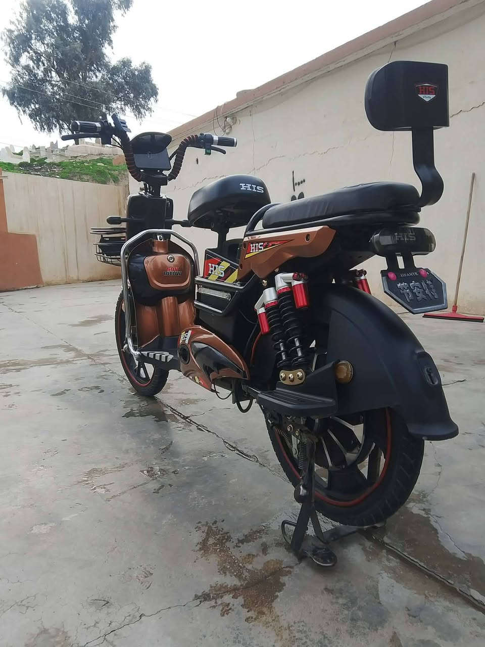 السلام عليكم اخوان دراجه شحن للبيع مكفوله من ناحيت النضافه والبطاريات الدراجه نضيفه لوك بشرط ابيعه ومبينه كدام العين مكاني كركوك رقمي *********** موجود خاص و عرقم بيع مستعجل السعر 300 الف وبيها مجال للطيبين
