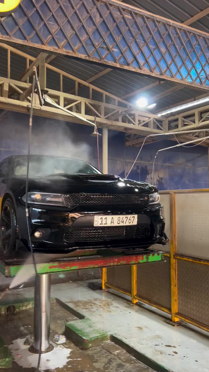 جارجر موديل ٢٠١٨ للبيع فقط بيها قطعتين بنيد وجاملغ امامي بدون داخل محدث بنيد والبنيد الاصلي داخل جلد لونين كشن تدفىه ويل نجمه وتخم تاير جديد محدث دعاميات موبار اصلي والبنيد مال هيلكات  موجود رقم بغداد هزه والرقم الجديد تحويل ثاني يوم السعر ١٦٠ المكان تكريت ***********
